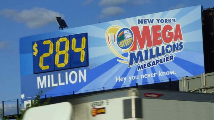 chances of winning the Mega Millions