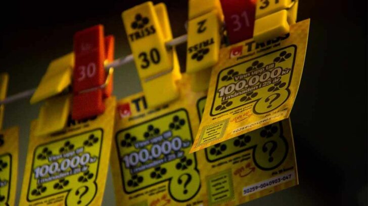 lottery winning scratchcard ticket